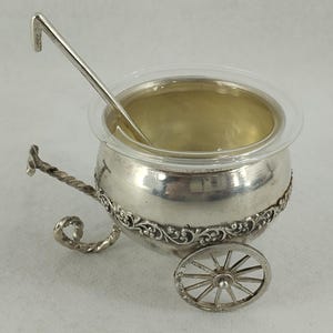Silver Vintage  925 Open Salt Cellar with a Silver 84 Antique Spoon