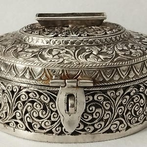 Antik massiv sparbössa i 168 g silver i 925 med gångjärnslock och spärr