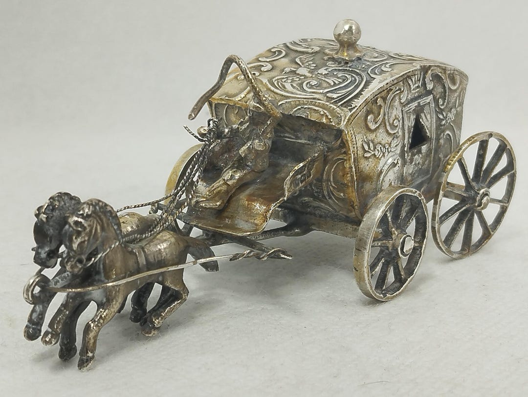 銀製　　銀細工　　馬車　　置物 銀製 銀細工 馬車 置物 銀製の馬車 銀細工 925銀 ケース入り 大きな写真