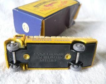 MATCHBOX No.51 Albion Chieftain。 Mint Matchbox No. 51 Albion Chieftain Blue Circle Portland