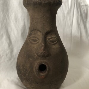 Vintage Terrakotta Offener Mund Vase Mitte des Jahrhunderts roten Ton figurativen Gravierte Keramik Gesicht Vase Topf-Krug