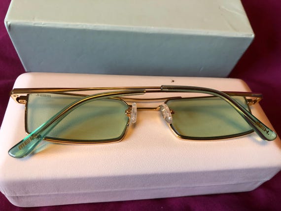 ANNIE MEH  Eyeware - Gold/Matcha Sunglasses in green The Annie View 3