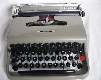 Seltene OLIVETTI SCRIBE (Prototyp Lettera 22) Reiseschreibmaschine Ivrea Italy, sehr guter Originalzustand in einwandfreiem Zustand