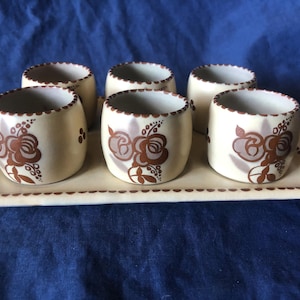 Juego de hueveras de cerámica Poole de arcilla roja antigua, seis tazas en bandeja Carter Stabler & Adams, art déco, década de 1920, raro