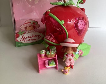 Strawberry Shortcake Fun Mobile by Bandai – Vintage 