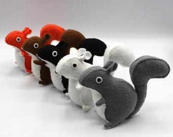 手縫いのフリース製リスのぬいぐるみ、ボタンの目 - Etsy 日本