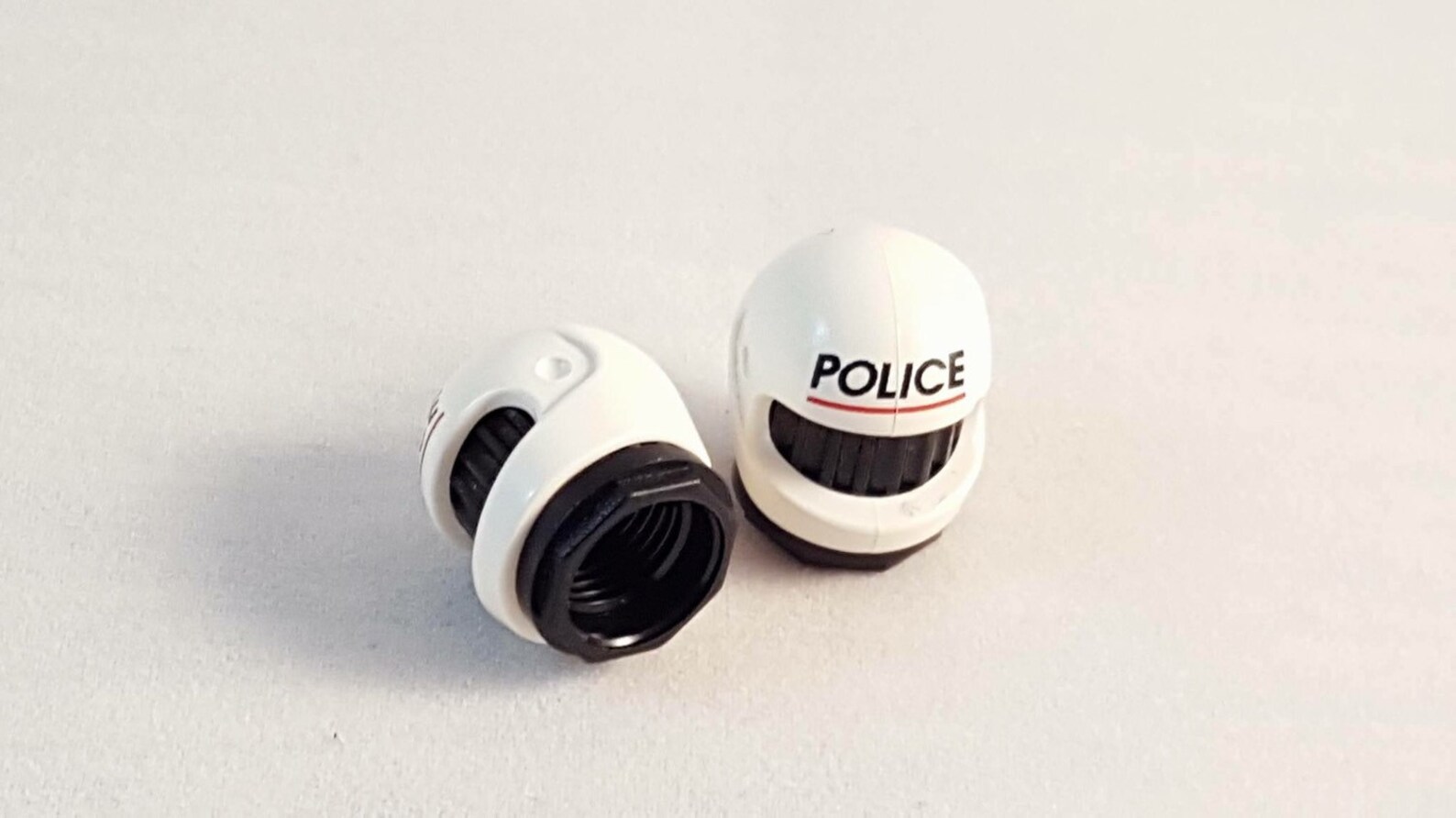 Witte politie Lego valve caps. Perfect voor tryes op Etsy