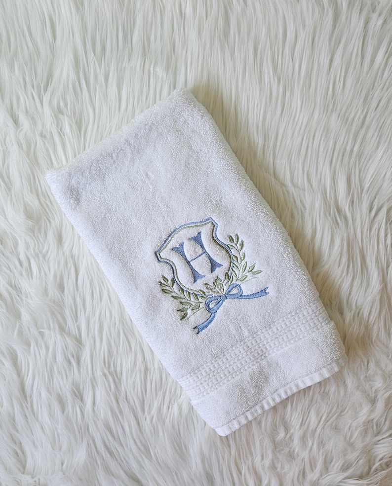 Embroidered bath hand towel, Floral Crest