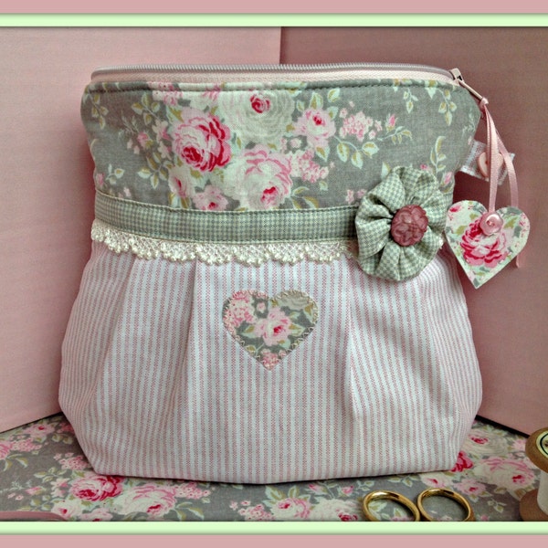 Tutorial style sewing pattern for shabby chic cosmetics bag - instant PDF download