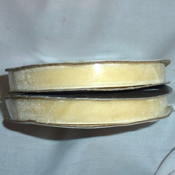 Puppy Bows ~ ribbon craft supplies LOT 3/8" velvet light butter cream 4 yards Offray (lot5)