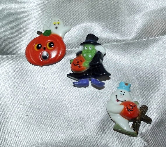 Puppy Bows ~ vintage resin witch ghost pumpkin button covers halloween buttons