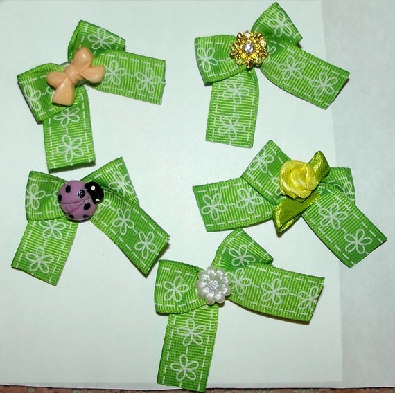 Puppy Bows ~5 green white daisy EVERYDAY BOWS Yorkie Maltese Shih Tzu ~Usa seller (fb81)