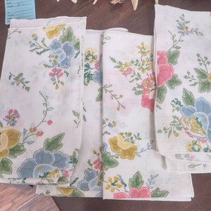 Tovaglioli floreali/Tovaglioli di cotone/Decorazioni da tavola/Articoli da tavola/Articoli floreali/Decorazioni da tavola floreali/Tovaglioli grandi/Tovaglioli rosa/Tovaglioli blu