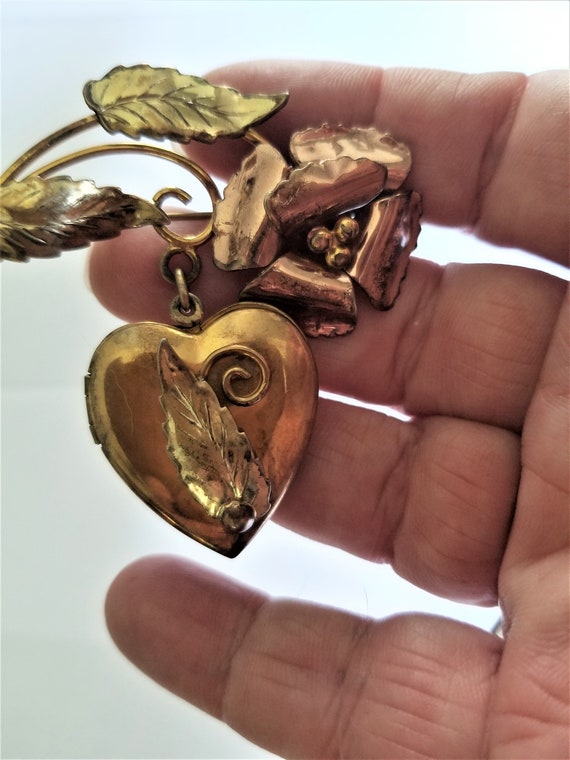 Vintage Gold Locket Brooch / Pin / Locket Jewelry… - image 10