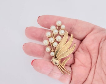 Lisner Brooch/ Pin / Lisner Jewelry/ Pearl Brooch/ Pin/ Designer Brooch / Pin/ Gold Pearl Brooch / Pin / Pearl Designer Pin /