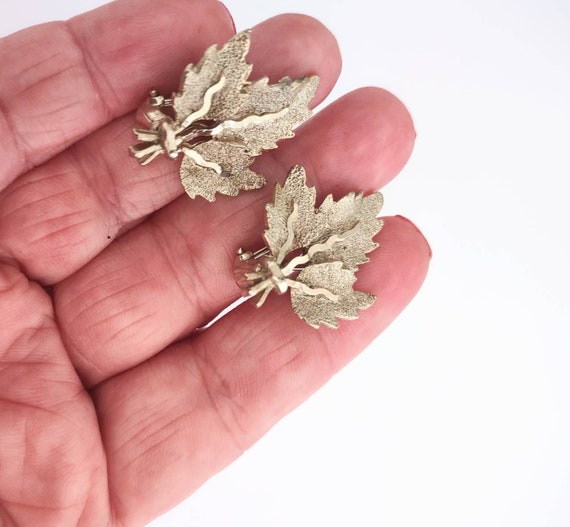Bsk jewelry 2024 leaf pin