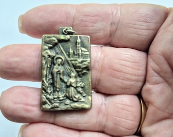 Naszyjnik z cyny z wisiorkiem religijnym Maryja i Anioł