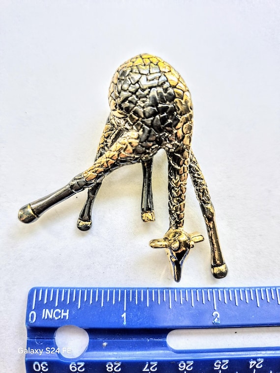 Giraffe Brooch / Pin /Giraffe Pendant / Giraffe Necklace / Animal Brooch / Pin / Giraffe Jewelry / Giraffe Jewelry / Giraffe Items