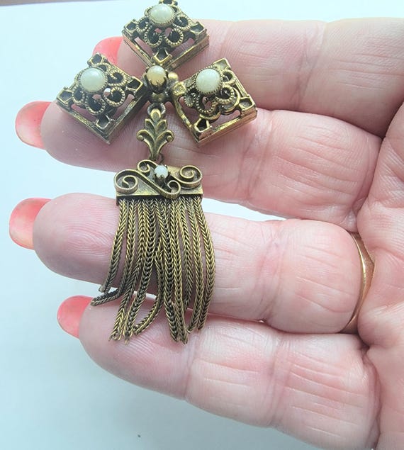 Antique Brooch/ Pin / Dangle Brooch /Pin / Seed Pearl Brooch / Pin / Pearl Brooch / Pin / Antique Jewelry / Unique Brooch / Pin