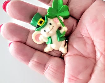 Hallmark St Patrick's Day Brooch: Plastic Bunny with Shamrock