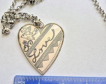 Brighton Silberfarbene Herz-Halskette: 'Love' Design