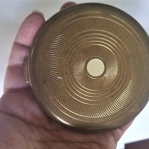 Okrągły złoty kompakt / Kompakt Coty / Puder w kompakcie / Produkty Coty / Kompakt Art Deco / Złoty kompakt / Kompakt kosmetyczny