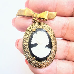 Cameo Pendant/ Gold Cameo Pendant / Dangle Pendants / Drop Pendants / Cameo Jewelry/ Cameo  Items / Cameo/ Gold Brooch / Pin