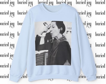 Moletom Diana Vreeland, com frase divertida sobre moda, perfeito para fãs da Vogue.