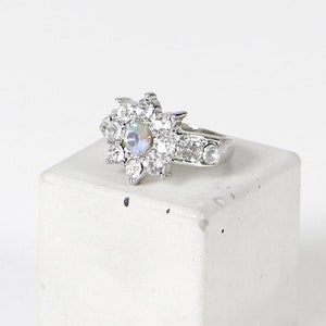 Vintage silver flower ring with sparkling stones