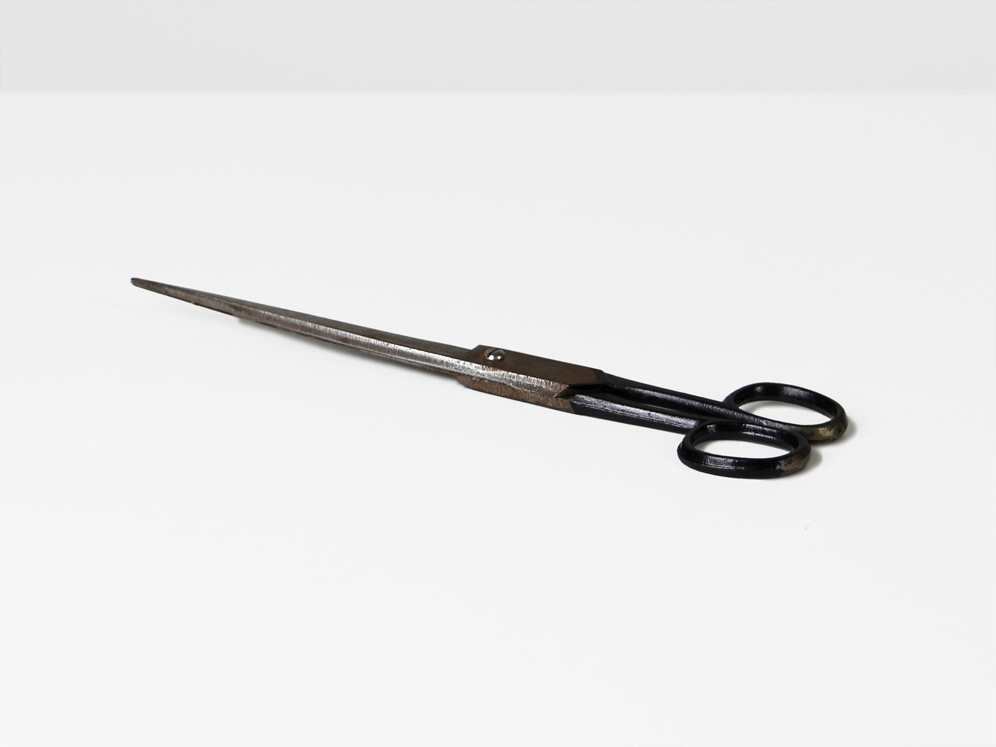 Vintage Rustic Black Scissors –