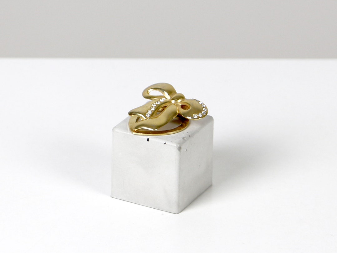 Broche Rétro En Laiton Et Pierre/strass - Très Travaillée - Dimensions 6x4 Cm - Occasion