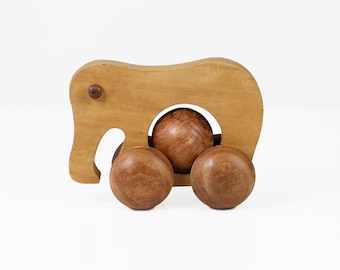Elefante de juguete de madera vintage con ruedas, mediados de siglo, años 60