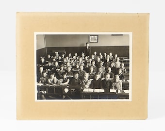 Fotografia vintage in bianco e nero di una classe scolastica - Foto montata su cartone dei primi del '900 - Arte murale storica d'epoca per aule scolastiche
