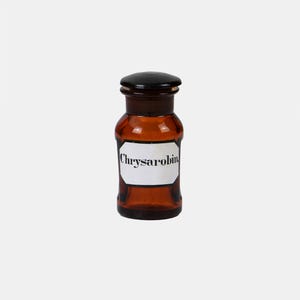Vintage Brown Glass Apothecary Jar With Label – 1930s-1950s Pharmacy Bottle – Chrysarobin. – Medical Glass Storage Container With Lid