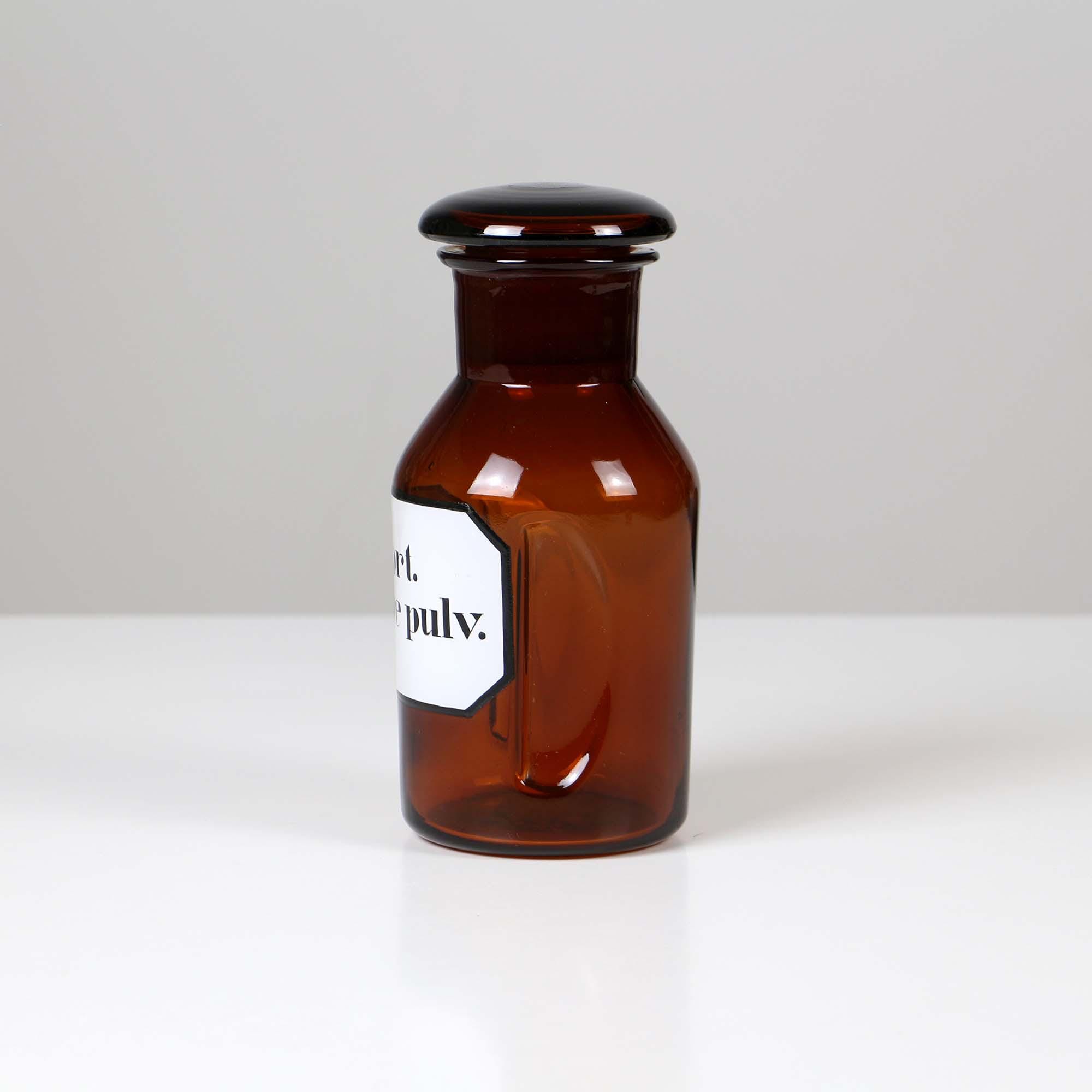 ヴィンテージの茶色のガラス製薬瓶：1930年代のラベル付き薬局ボトル