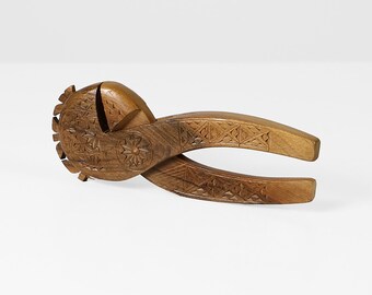 Casse-noix vintage en bois sculpté à la main des années 60 - Casse-noix en bois sculpté du milieu du siècle - Ustensiles de cuisine rustiques