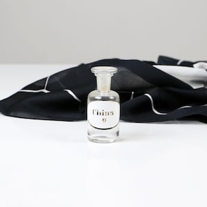 ヴィンテージの白いガラス製薬瓶：中国の樹皮ラベル付き薬瓶 - Etsy 日本