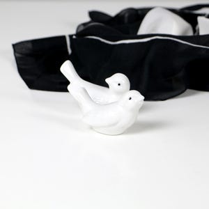 Vintage Porcelain Sparrow Figurines – Set of 2 White Birds – 1970s Animal Decor – Boho Minimalist – Cute Knob Eyes – Germany
