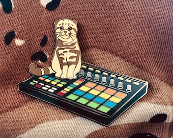 Kitty Lights Maschine Lapel Pin Pretty Lights