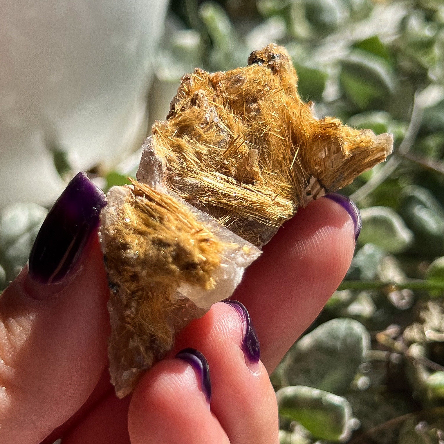 ブラジル産ヘマタイト入りゴールドルチルクォーツ原石クラスター