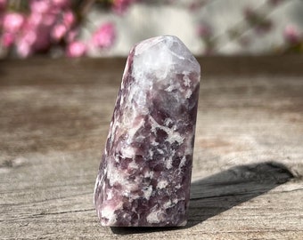 電気ユーフォラライトタワー：希少な紫色の鉱物結晶 - Etsy 日本