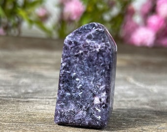 電気ユーフォラライトタワー：希少な紫色の鉱物結晶 - Etsy 日本