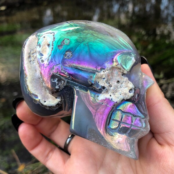 Beautiful Aura Geode Agate Crystal Skull, Goth Magic Decor, Beautiful Aura with Sparkly Geode, Spiritual Decor