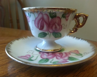 Vintage Enesco miniatuur theekop en schotel: handgeschilderde roze bloemen, gouden rand