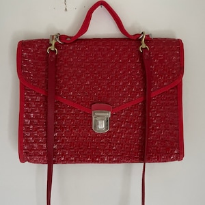 Sac à main pour ordinateur portable en cuir verni tressé italien vintage des années 60, sac à bandoulière fourre-tout, sac à main rouge, poches brillantes, sac à dos design fabriqué en Italie, mod