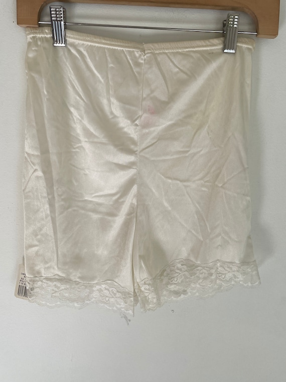 Deadstock Vintage Nylon Slip Shorts Bloomers Mini Lace Trim Elastic Waist  White Cream Solid Size Small 24 25 26 27 28 29 30 80s 90s Sexy Vtg 