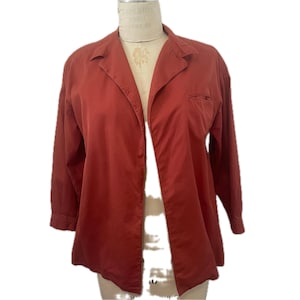 Giacca da lavoro western Fendi 365 anni '80, colore rosso ruggine, in tela 100% cotone, made in Italy, taglia 38, cappotto a trapezio, blazer aperto sul davanti, tasca a sorriso, stile italiano