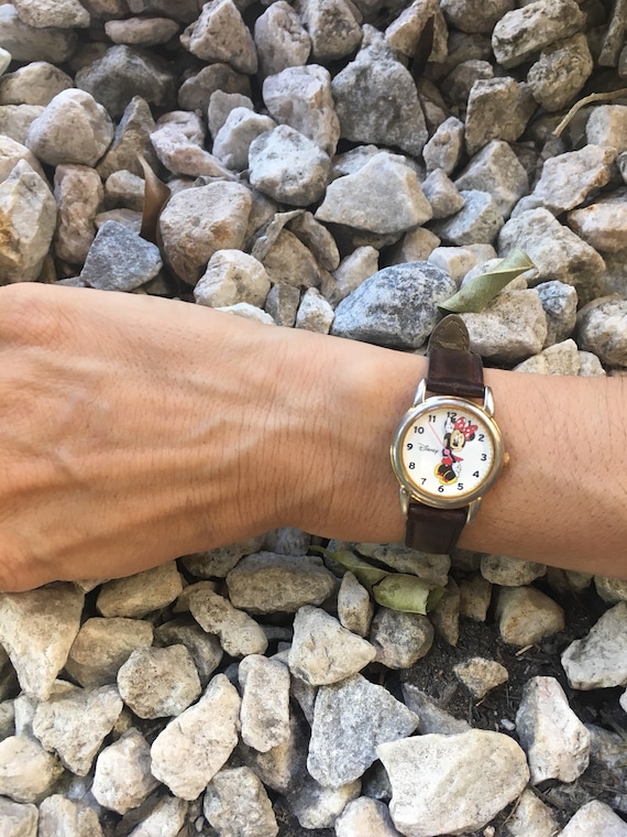 how a wrist watch works