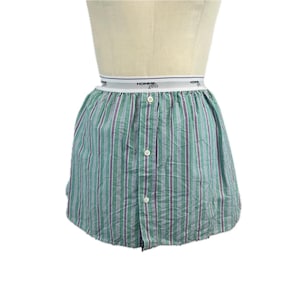 Pantalones cortos tipo bóxer para niña Homme, minifalda inspirada en rayas verticales verdes, rosa, blanco y gris, cierre de botones delanteros, fabricada en Italia, cintura elástica, talla M.