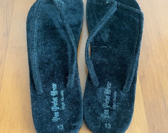 Black velvet flip flops thongs slip on sandals from Myanmar Burma ladies 9 mens 7 unisex soft rubber soles barely worn vintage shoes 8.5 9.5